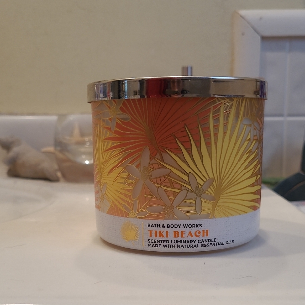 Bath & Body Works Tiki Beach Candle - Yellow and Silver